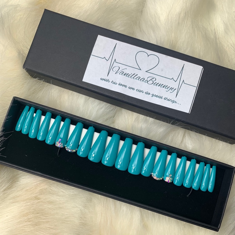 Lander blue press on nails